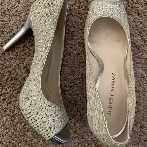 Shoes - Picture 3 of 4